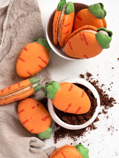 sweetoothgirl:    Carrot Cake Macarons   