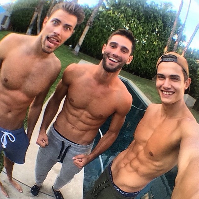 motdrobert2:  Follow me for Hot Guys, Str8 Kiks, Str8 Guy Snaps… *Send me selfies