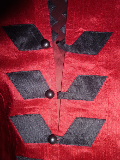 New sewing blog post about this red waistcoat I finished recently!(And a thank you to @naxiu5 for ta