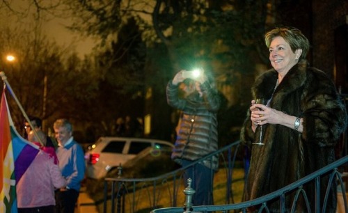 eataburgerr: funnyfoxes55:   weavemama:   weavemama: Ivanka trump’s neighbor watching her house get bombarded w protesters while wearing a stylish ass fur coat will forever be my mood  Ivanka trump’s neighbor:   God is good.   The wine glass fnskksks