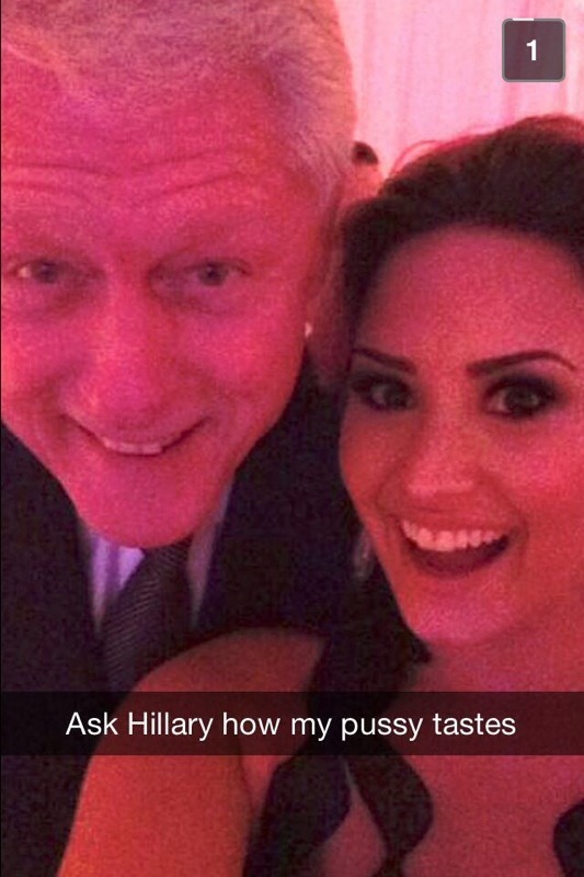 foxxycleopatra:  omg i cant believe what demi snapchatted me 