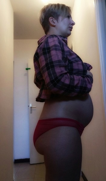 pregosimo: Give some love to  @darklupusdei 8 month pregnant hot wife🔥😍 What would you do with her? Do you want to see more from her?    Hot sexy amateur pregnant babes - follow my blog about pregnant amateurs and send your pictures and videos :)