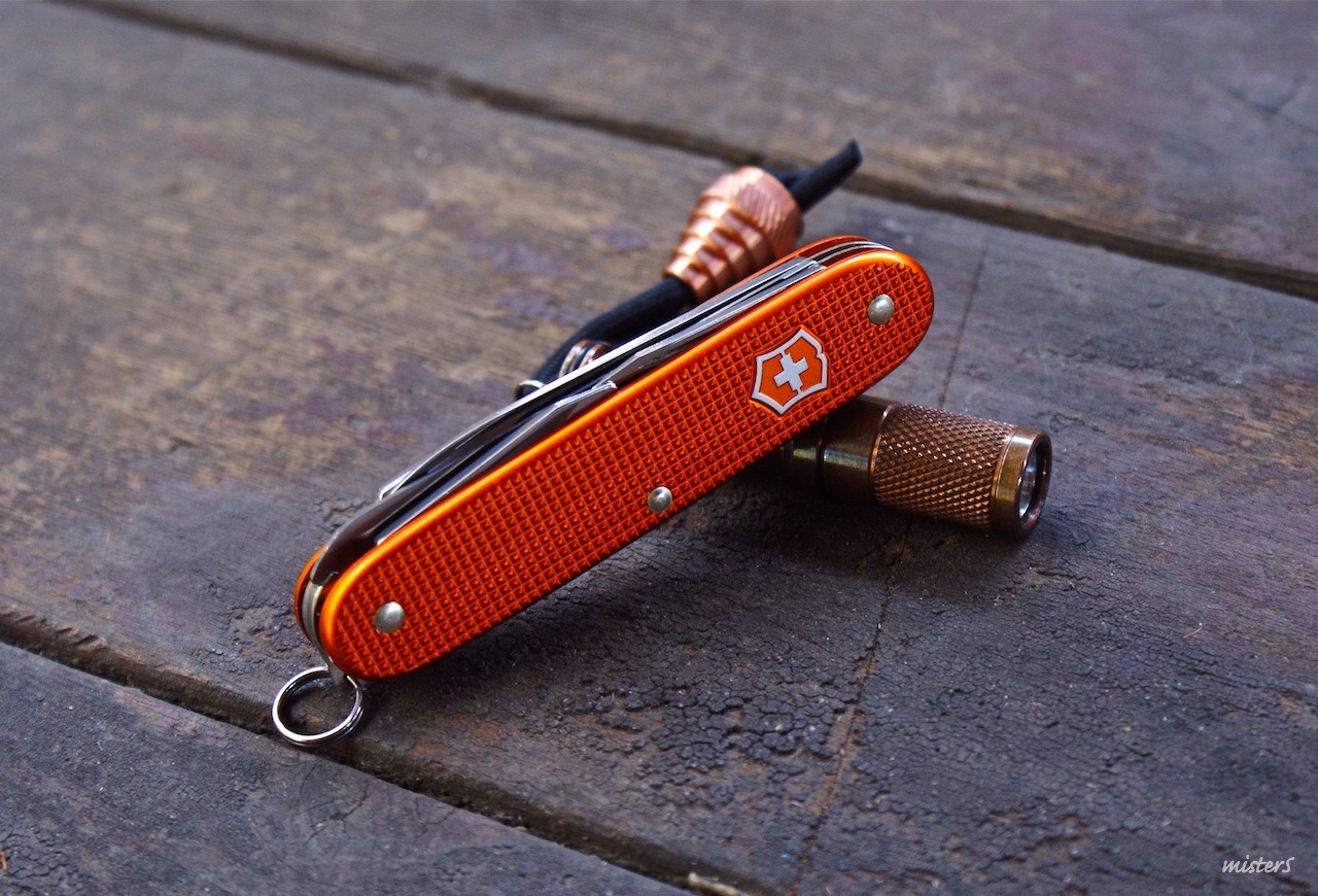 misters-pics:  Orange Alox Farmer