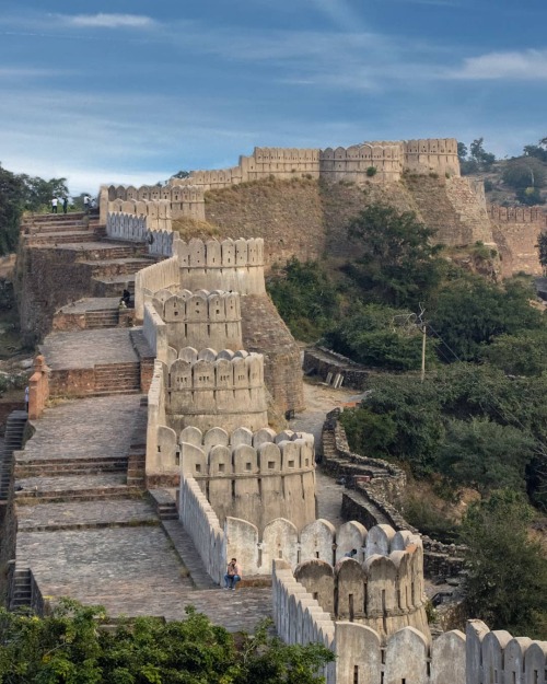 Kumbhalgarh Fort, Rajasthan The_lost_travellers wrote:The forts of Rajasthan actually have played 