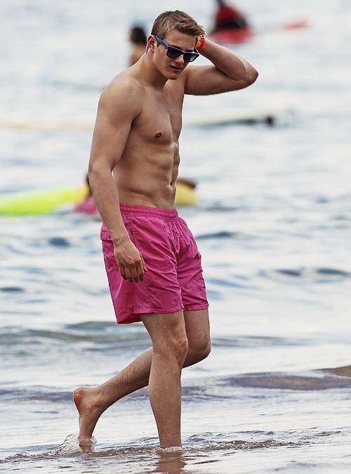 testingnewwaters:  Alexander Ludwig: having a great time at the beach… (Love when those wet shorts cling) 