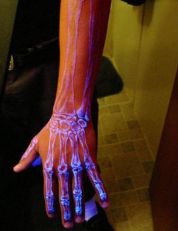 sixpenceee:  ULTRA-VIOLET TATTOOS Although they do look cool under a UV light and is suitable for those who want a tattoo without the social consequences, the ingredients used for a UV tattoo aren’t 100% safe. There has been reported numerous cases