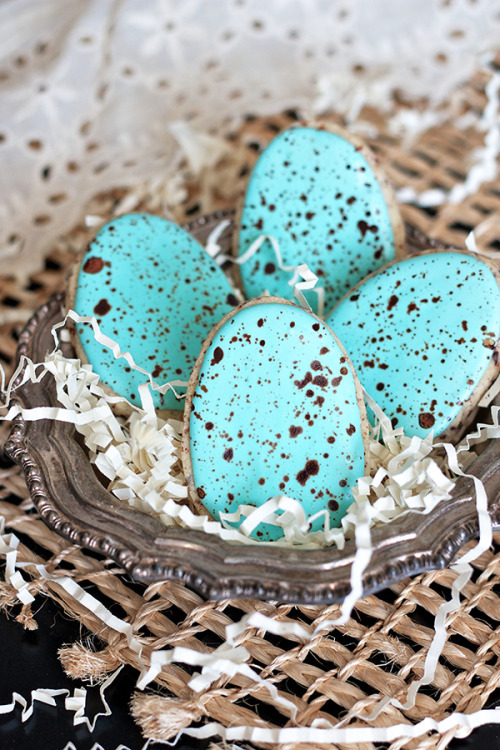 sweetoothgirl:malted milk speckled egg cookies