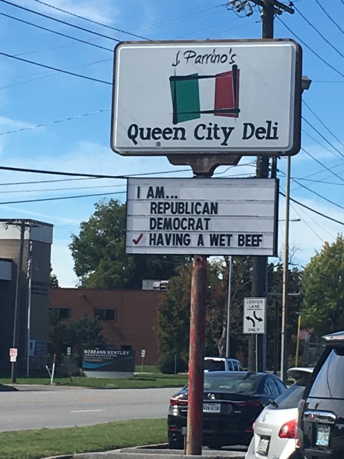 gotterhag:thepaisleyelf:thepaisleyelf:everyone having a very normal time over at Queen City DeliQueen City Deli bringing the heat into 2022 with a new sign Normal things to say 