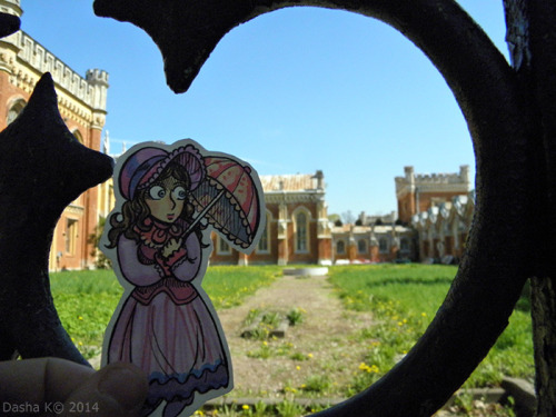 Les Mis in the Peterhof Palace. More photo here.