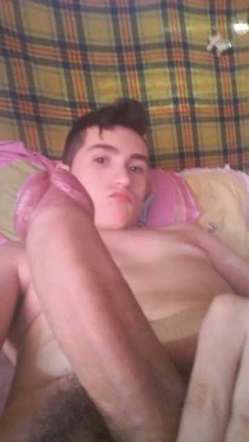 hierzascarlet:  Argentino caliente ;) estos mushashos hacen lo necesario para ver