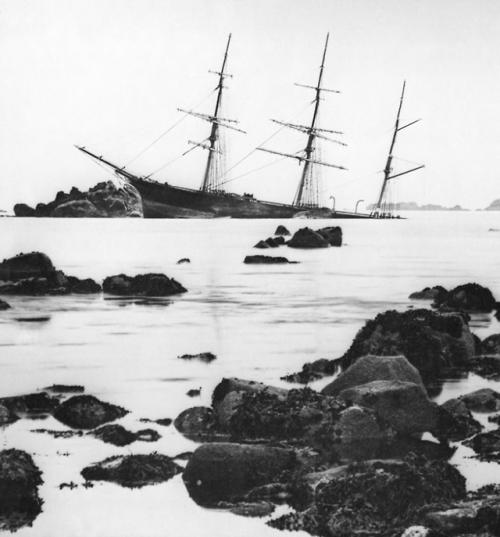 kateoplis:  One family’s photographs of shipwrecks - a thousand images spanning 130 years - at the Royal Museums Greenwich: The Gibson Archive