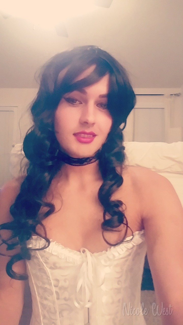 missnicolewest:  