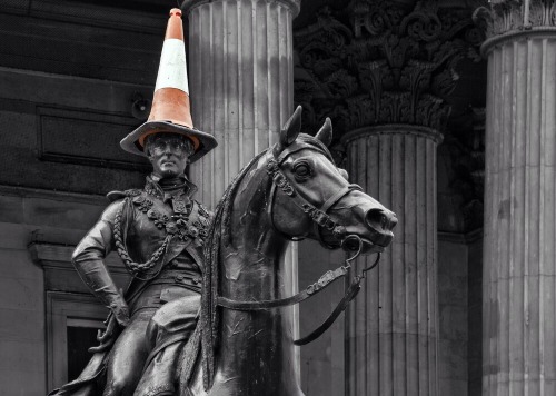 scottish-badger: OK SO EVERYTHING YOU NEED TO KNOW ABOUT GLASGOW YOU WILL KNOW FROM THIS STATUE THIS