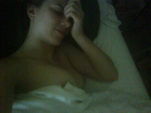 famous-nsfw-tub:    Scarlett Johansson let her phone unattended… (Part 2)  