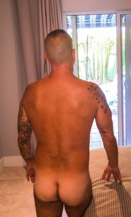 bigbroth4u:  Submissions from this sexy follower always turn me on! I love his deep ass crack and mellow attitude.Thanks for sharing!Think YOU can turn me on? Show me! Follow @bigbroth4u on Twitter for even more sexy shenanigans. Like this blog? Please