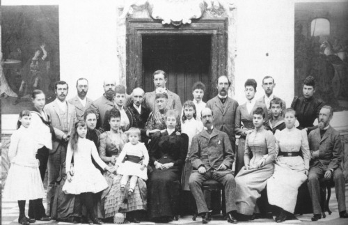 romanovsonelastdance:Prince Christopher of Greece sits on the lap of his aunt Maria Feodorovna and h