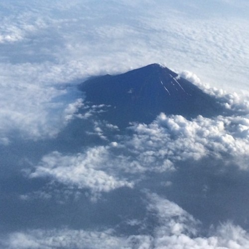 Mt. Fuji over Japan. Thanks to my new Iranian friend Fariborz – who, at age 62, put “Nomad” as his occupation on his immigration card – for making sure I didn’t miss this shot. (at Mt. Fuji)