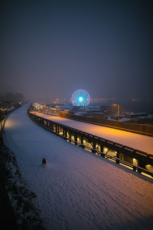 samhorine:snowing in seattle - february 2019