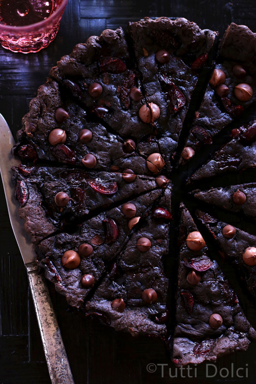 foodishouldnoteat:  Black forest cookie bars  
