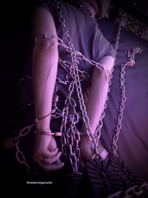 seabondagesadist:  On my final day with @alphadawgatl I got to do one of my favorite things that I don’t often get to do.  I got to chain myself up without the possibility of escaping it myself.  I am a HUGE self bondage fan, however for the sake