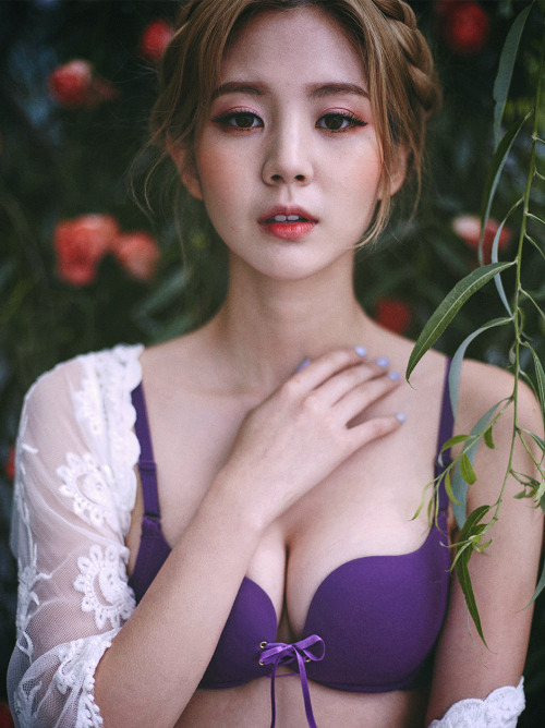 Sex gravure-glamour:  Lee Chae Eun pictures