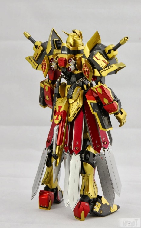 wildchild-inc95:This is one of the best custom built Gundam I’ve ever seen! The builder used a MG In