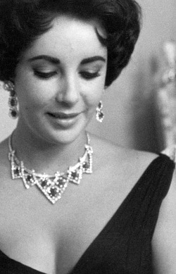 fuckindiva:  Elizabeth Taylor 