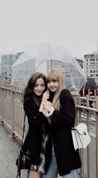  ♡  © tryingtobecute : blackpink ⌡ lisa + jisoo : lockscreens ˎˊ˗   , ♡ 