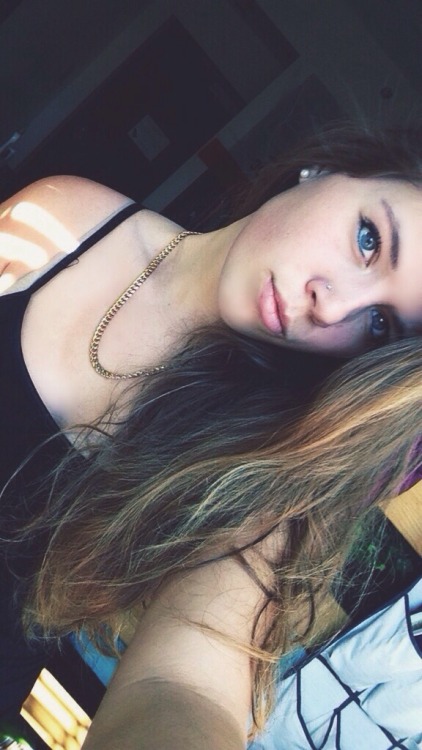 lydiarichardson:  All my selfies look the same