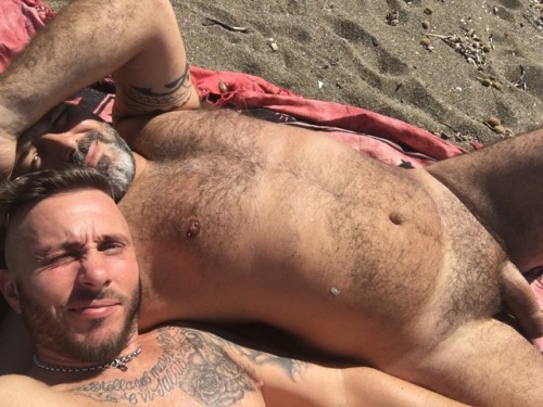 andywolf79:Spiaggia nudista di rimigliano con @alebear78