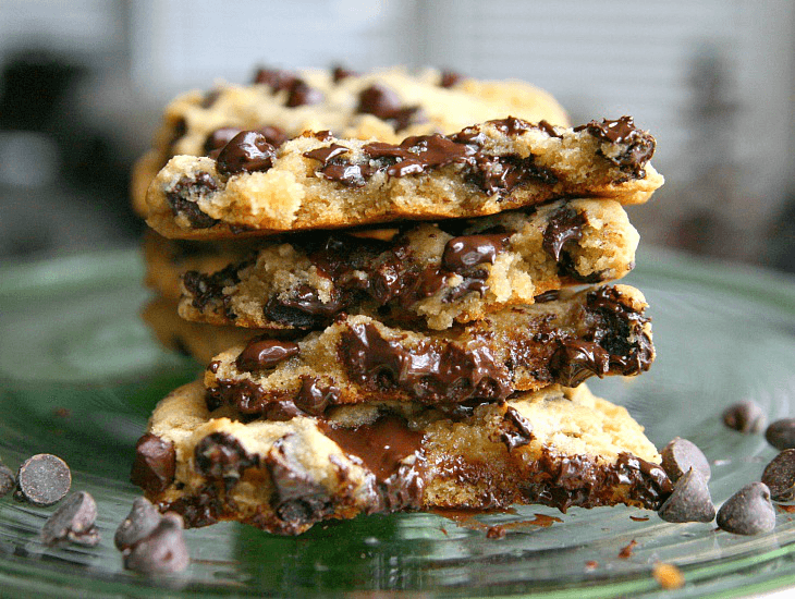 sweetoothgirl:Chewy Chocolate Chip Cookies 