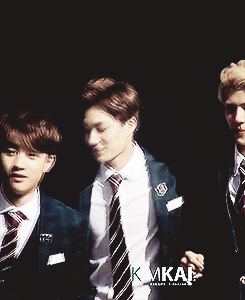 kaiptivated:  Kyungsoo tickles Chanyeol and