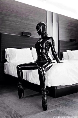 latx247:  Full service hotel… #rubberwhore