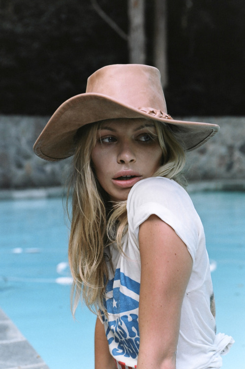 http://castawaylabel.tumblr.com/post/128766806238