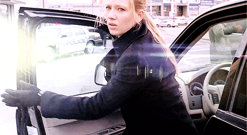 walkingonfire:  I’m not judging you. Olivia Dunham » 1x12 || The No-Brainer 