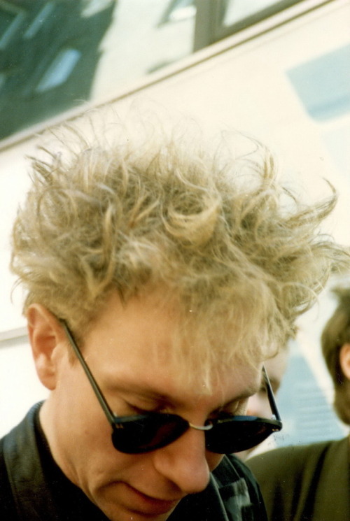 thecure-dot-cz: Pictures of The Cure from Holiday Inn Hotel in Bremen, Germany taken on 7 May 1989 b