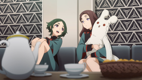 Just In Case You Never Noticed The OTHER Background Lesbian Relationship That Went On Through The Whole