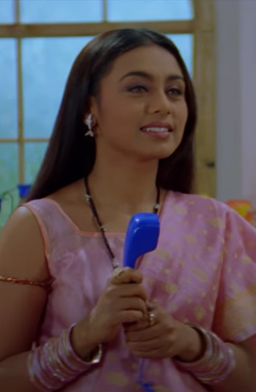 kajra-re: Rani Mukherjee, Chori Chori Chupke Chupke, 2001.