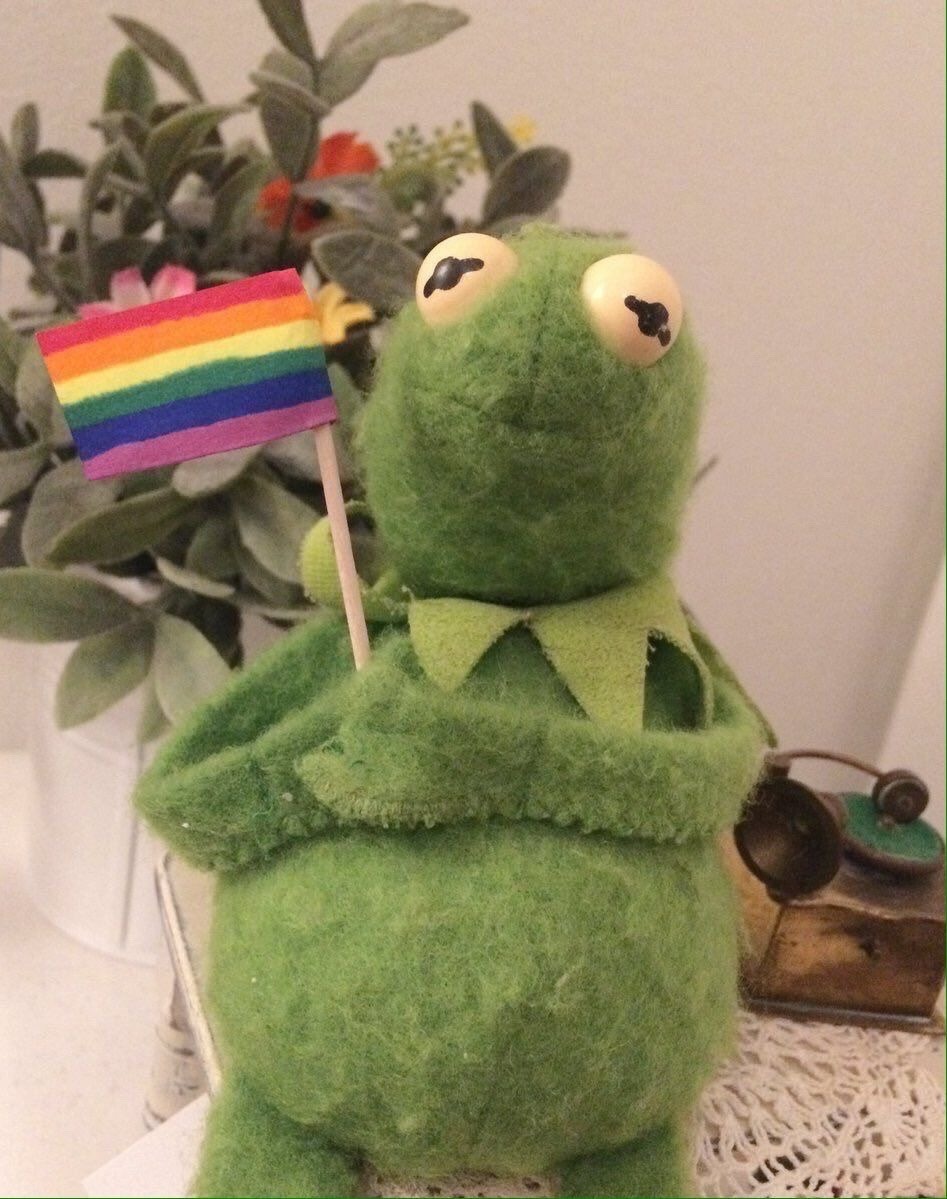 cohen-stark:  THEY’RE SIGNING LA MALDITA PRIMAVERA BY YURI AT ROBERTA’S FUNERAL