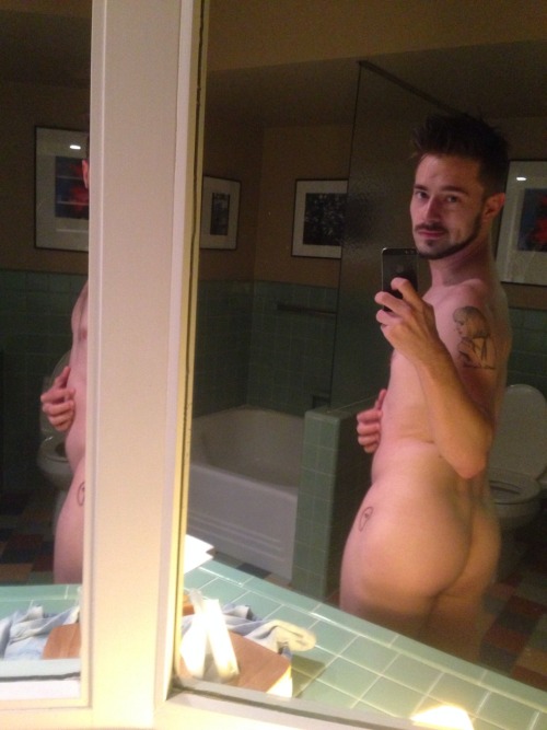 Sex thechriscrocker:  Chris Crocker booty  He pictures