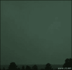 devil-inher-angeleyes:mc-lovin-7936:Lightning slowed down at 10,000 frames per second.That is one of
