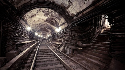 abandonedandurbex:Abandoned Metro Station [1920 x 1080]Source: openpics.aerobatic.io/