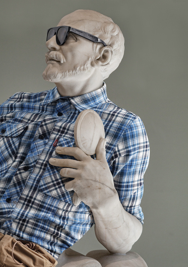 cherryblossomsparkle:noahs-snark:Alexis Persani puts clothes on the sculptures of