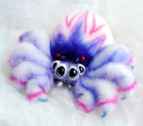 sosuperawesome:Fluffy SpidersAlvamade Toys on EtsySee our #Etsy or #Plush tags