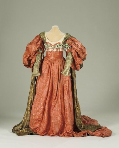 Renaissance or “Juliet” fancy dress costume, 1928-29. Made of silk brocade, metallic bro