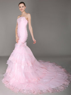 sissymelissa03:  pinksparklefairythings:  Frothy pink mermaid wedding gown.  So pretty!! &lt;333 ;)  Agreeee!!!!