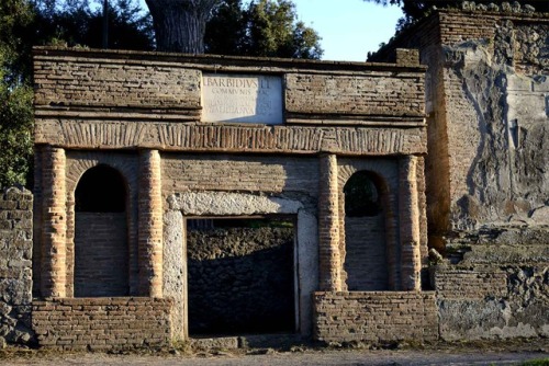 theancientwayoflife: ~ Tomb of a freedman Lucius Barbidius Communis and his wife. Place of origin: E