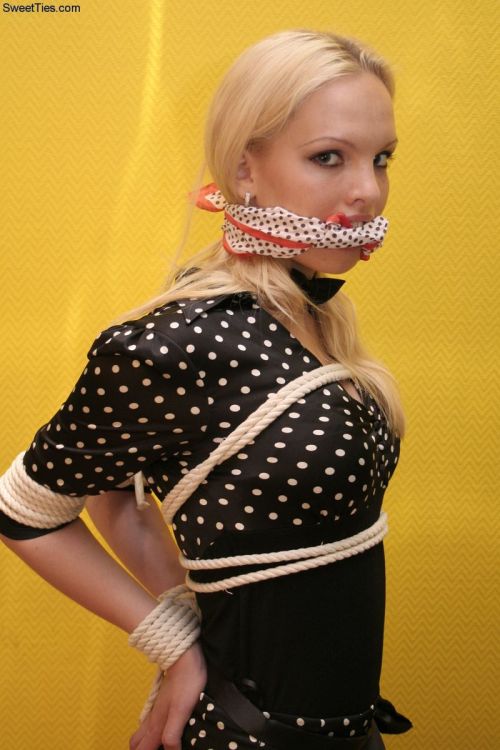 graybandanna:  Polka dot dress & polka dot gag