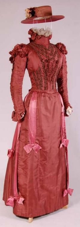 Afternoon Ensemble (Dress and Hat), ca. 1895-1900via Mode Museum Antwerp