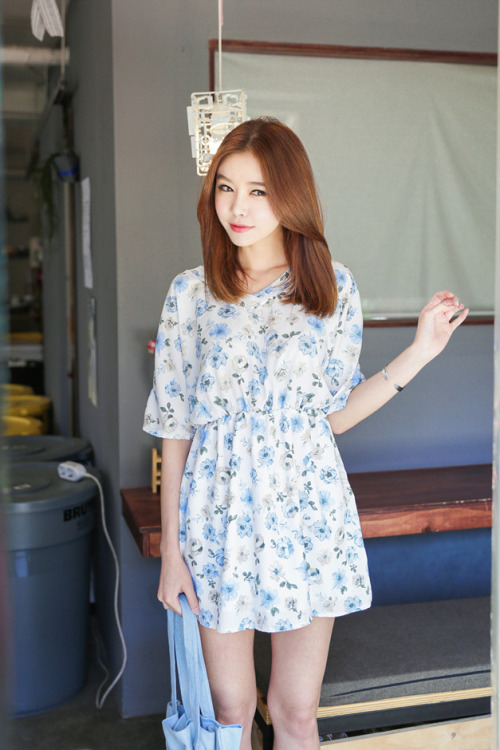 amberlpreston: Flower Pattern V-Neck Dress